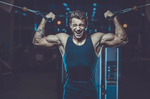 Bonito Jovem Ajuste Muscular Caucasiano Homem Treinamento Treino Aparência Modelo — Fotografia de Stock