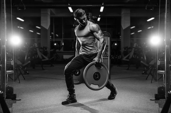 Bonito Jovem Ajuste Muscular Caucasiano Homem Treinamento Treino Aparência Modelo — Fotografia de Stock