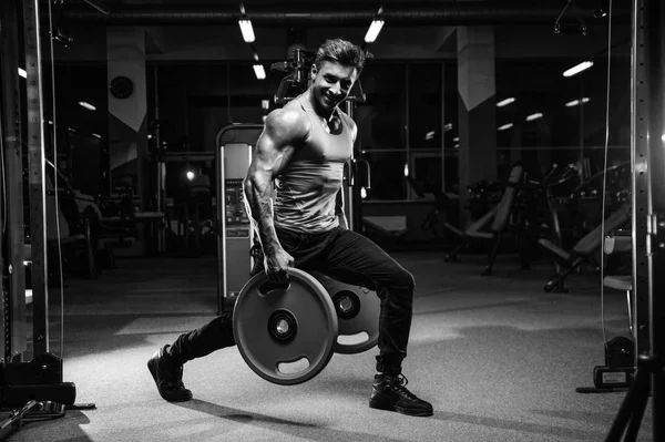 Bonito Jovem Ajuste Muscular Caucasiano Homem Treinamento Treino Aparência Modelo — Fotografia de Stock