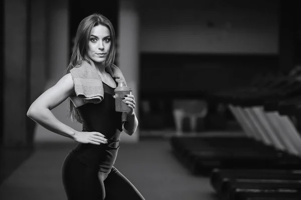 Hermosa Chica Atlética Fuerte Sexy Joven Caucásico Fitness Con Entrenamiento —  Fotos de Stock