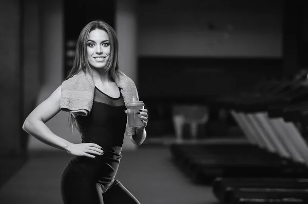 Gyönyörű Erős Szexi Sportos Fiatal Kaukázusi Fitness Lány Hosszú Haj — Stock Fotó