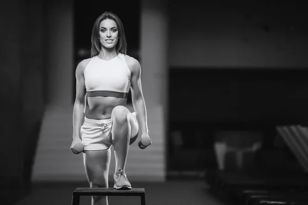 Mooie Sterke Sexy Atletische Jonge Kaukasische Fitness Meisje Met Lang — Stockfoto