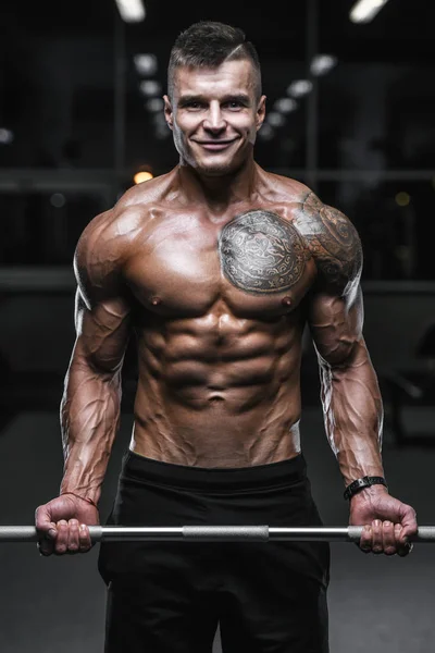 Stilig Stark Bodybuilder Atletisk Man Pumpa Upp Muskler Träning Bodybuilding — Stockfoto