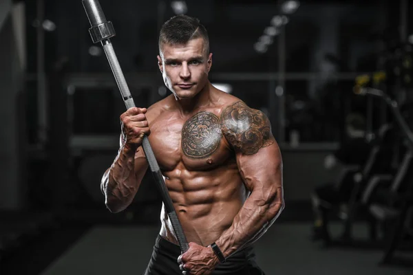 Όμορφος Ισχυρή Bodybuilder Αθλητικός Άνδρας Άντλησης Μέχρι Τους Μυς Προπόνηση — Φωτογραφία Αρχείου