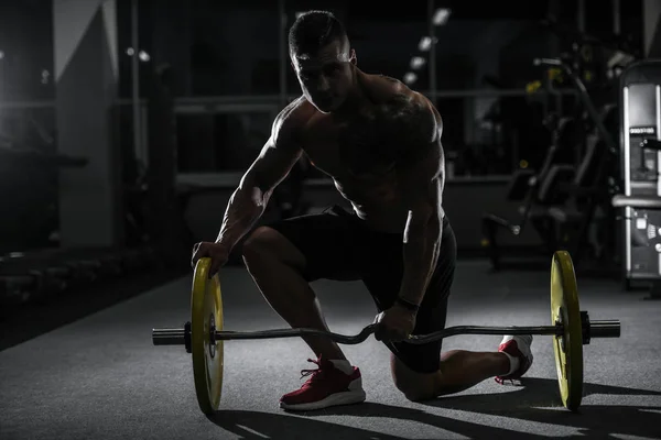 Guapo Fuerte Culturista Atlético Hombre Bombeo Músculos Entrenamiento Culturismo Concepto —  Fotos de Stock