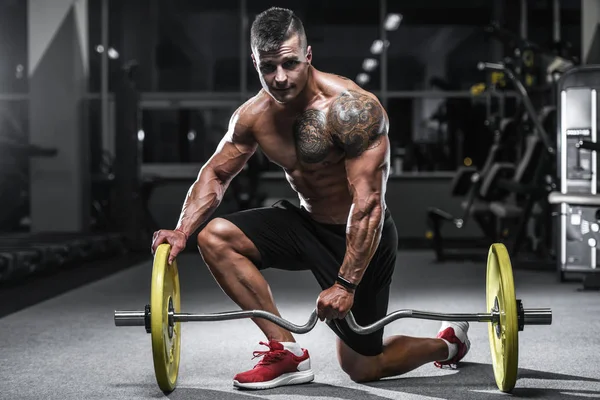Knappe Sterke Bodybuilder Atletische Man Oppompen Van Spieren Training Bodybuilding — Stockfoto