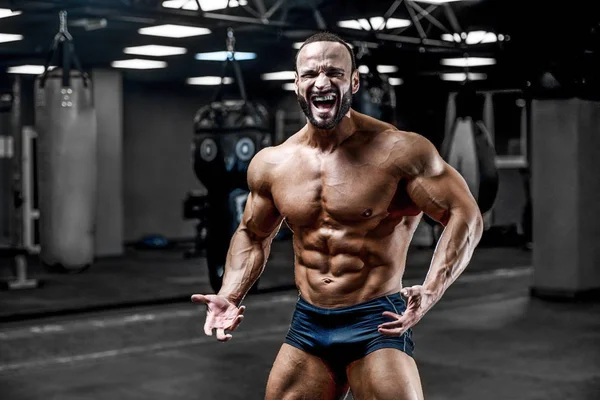 Brutaler Starker Bodybuilder Athletischer Mann Der Muskeln Hochpumpt Workout Bodybuilding — Stockfoto