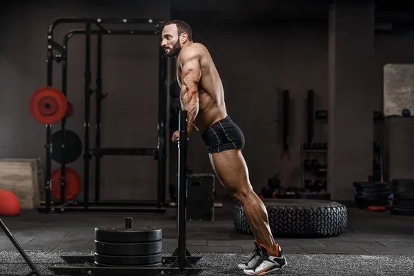 Acımasız Güçlü Vücut Geliştirmeci Atletik Erkek Kasları Egzersiz Vücut Geliştirme — Stok fotoğraf