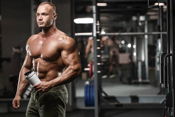 Guapo Fuerte Culturista Atlético Hombre Bombeo Músculos Entrenamiento Culturismo Concepto — Foto de Stock