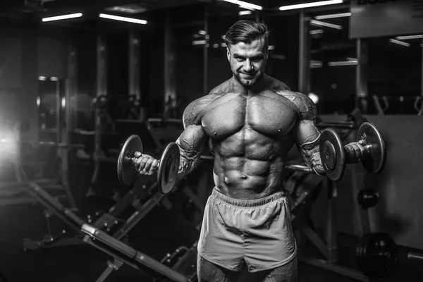 Guapo Joven Ajuste Muscular Caucásico Hombre Apariencia Modelo Entrenamiento Gimnasio — Foto de Stock