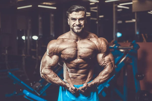 Guapo Joven Ajuste Muscular Caucásico Hombre Apariencia Modelo Entrenamiento Gimnasio — Foto de Stock