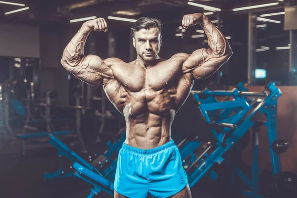 Guapo Joven Ajuste Muscular Caucásico Hombre Apariencia Modelo Entrenamiento Gimnasio — Foto de Stock