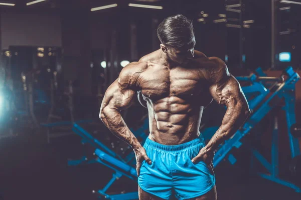 Guapo Joven Ajuste Muscular Caucásico Hombre Apariencia Modelo Entrenamiento Gimnasio — Foto de Stock