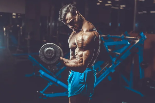 Guapo Joven Ajuste Muscular Caucásico Hombre Apariencia Modelo Entrenamiento Gimnasio — Foto de Stock