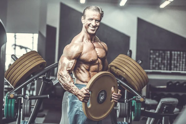 Brutal Fuerte Culturista Atlético Anciano Bombeo Los Músculos Entrenamiento Culturismo — Foto de Stock