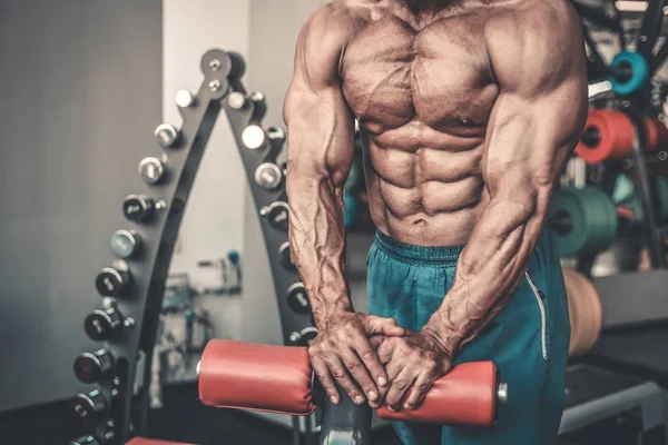 Acımasız Güçlü Vücut Geliştirmeci Atletik Kasları Egzersiz Vücut Geliştirme Kavramı — Stok fotoğraf