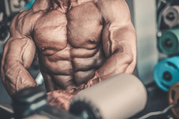 Brutale Sterke Bodybuilder Atletische Leeftijd Man Oppompen Van Spieren Training — Stockfoto