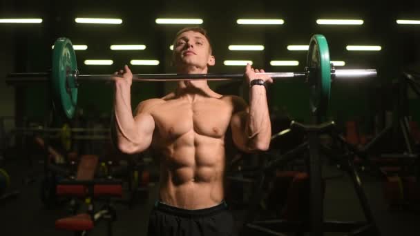 Halterofilismo Homens Atléticos Fortes Bombeando Músculos Treino Fitness Musculação Conceito — Vídeo de Stock