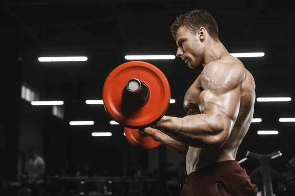 Knappe Sterke Atletische Mannen Oppompen Van Spieren Training Barbell Curl — Stockfoto