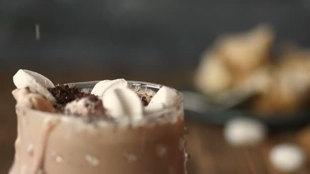 Смачний Какао Пити Каву Або Гарячий Шоколад Холодні Напої Тарілкою — стокове відео