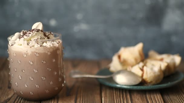 Deliciosa Bebida Cacao Café Chocolate Caliente Bebidas Frías Con Plato — Vídeo de stock
