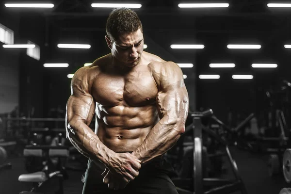 Gut Aussehende Starke Athletische Männer Die Muskeln Hochpumpen Workout Bodybuilding — Stockfoto