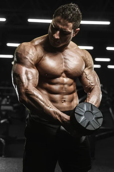 Gut Aussehende Starke Athletische Männer Die Muskeln Hochpumpen Workout Langhantelcurl — Stockfoto