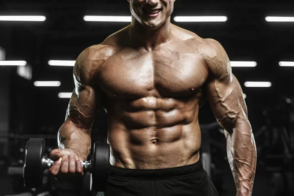 Bonitos Homens Atléticos Fortes Bombeando Músculos Treino Barbell Curl Musculação — Fotografia de Stock