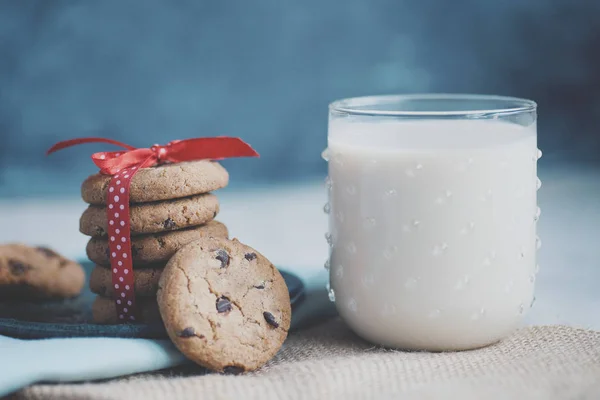 Stack of Chocolate chip cookie and glass of mil — Stock Photo, Image