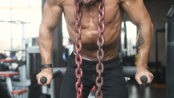 Yakışıklı Güçlü Atletik Erkekler Kaslarını Çalıştırıyor Vücut Geliştirme Konsepti Geliştiriyor — Stok video