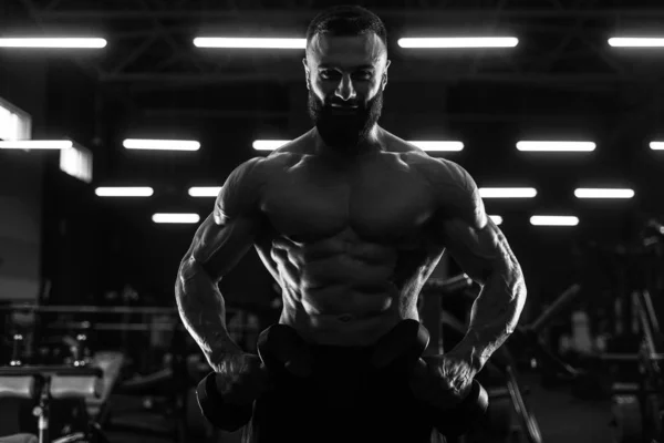 Przystojny silny Athletic mężczyźni pompowanie w górę mięśnie trening bodybuil — Zdjęcie stockowe