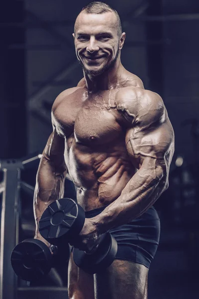 Brute sterke atletische mannen spieren workout bodybuilding gespierd — Stockfoto