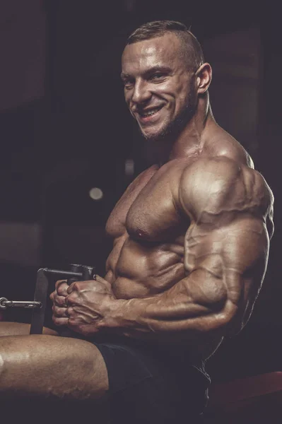Brutal starke athletische Männer Muskeln Training Bodybuilding muskulös — Stockfoto