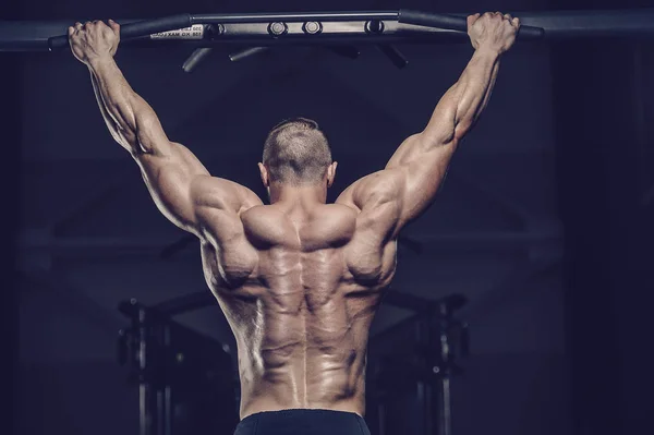 Brutal fuerte atlético hombres músculos entrenamiento culturismo muscular — Foto de Stock