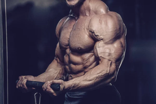 Brutal ισχυρή αθλητικούς μυς προπόνηση bodybuilding μυϊκή — Φωτογραφία Αρχείου