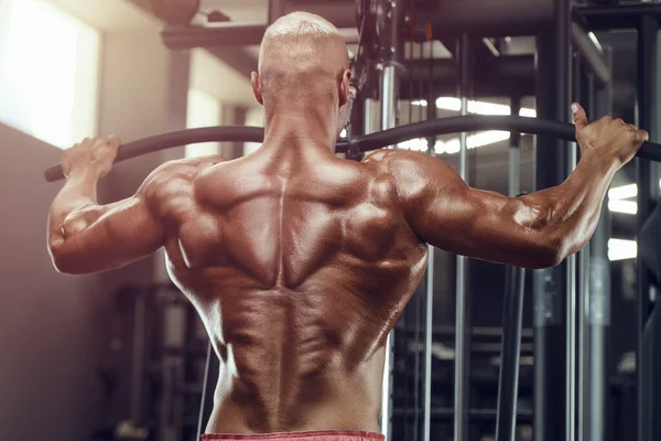 Muscular Bodybuilder Fitness Man Doing Pull Ups Exercises Gym Naked — Stock Photo, Image