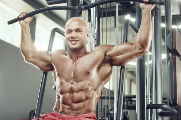 Bodybuilder Knappe Sterke Atletische Ruwe Man Pompen Spieren Fitness Bodybuilding — Stockfoto