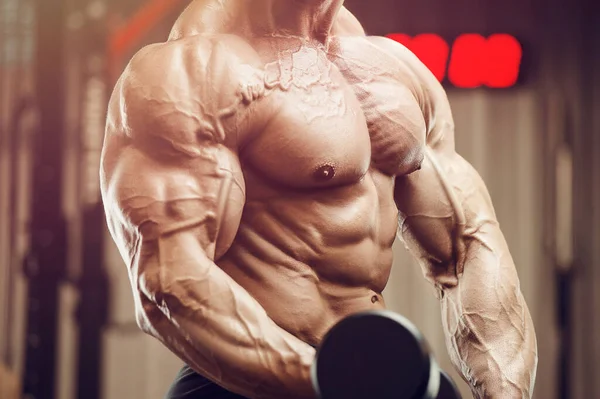 Bodybuilder Pumpa Upp Biceps Muskler Träning Fitness Och Bodybuilding Hälsosamt — Stockfoto