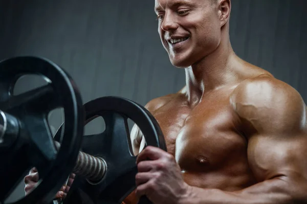 Caucasian Power Athletic Man Fitness Training Pumping Muscles Strong Bodybuilder — Stock Photo, Image
