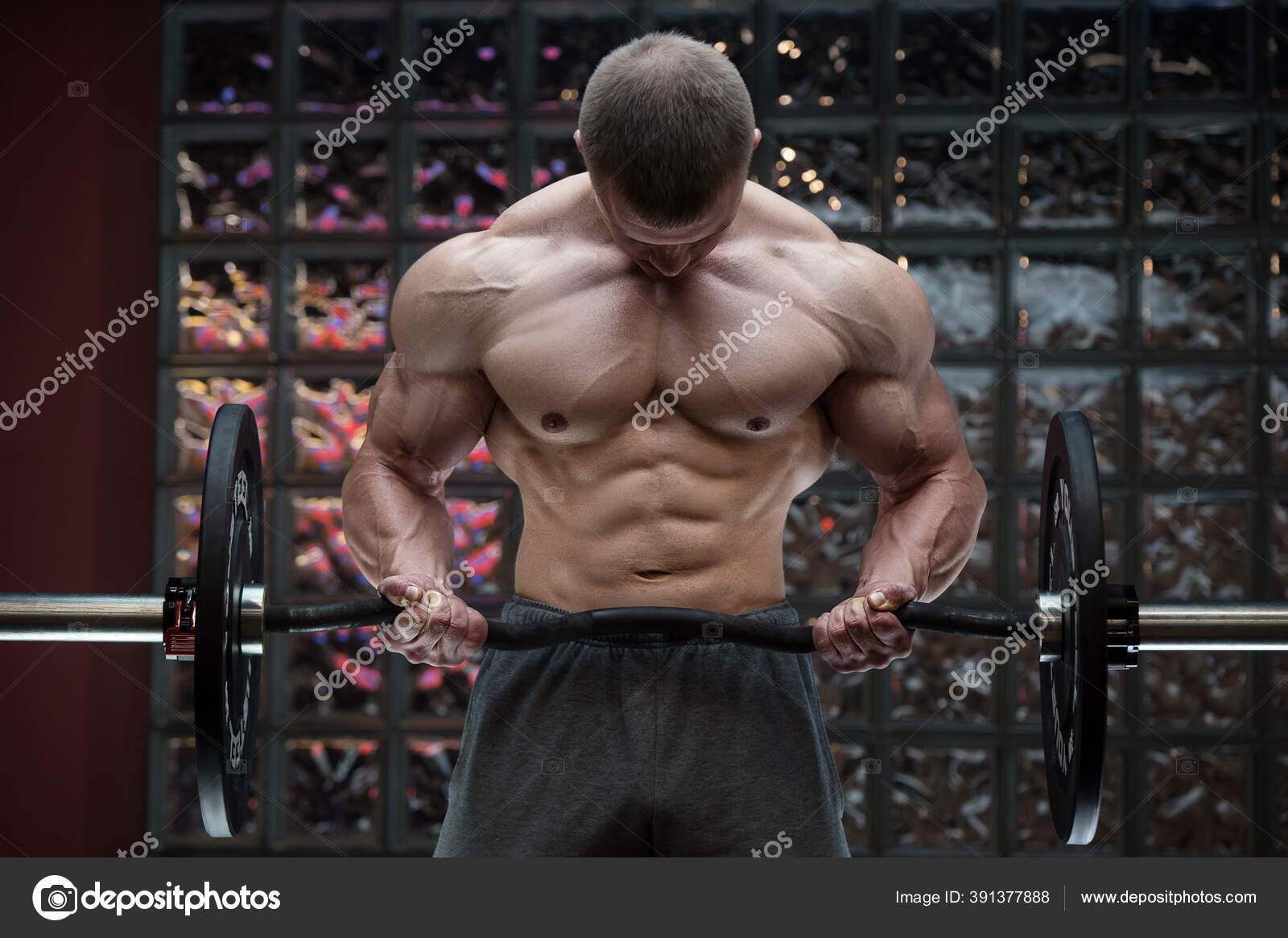 https://st4.depositphotos.com/8742290/39137/i/1600/depositphotos_391377888-stock-photo-fitness-man-pumping-arm-muscles.jpg