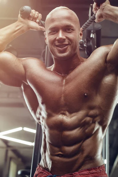 Bodybuilder Stilig Stark Atletisk Grov Man Pumpa Upp Triceps Muskler — Stockfoto