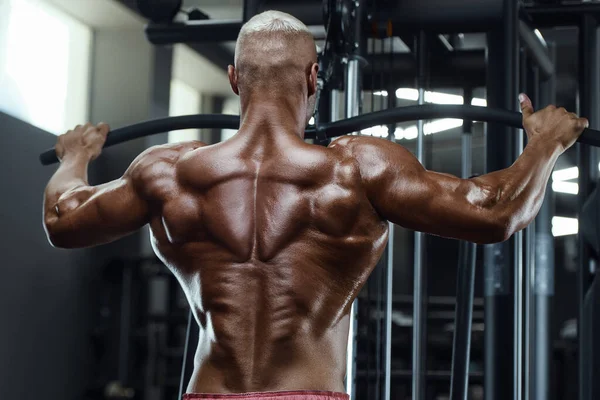 Muscular Bodybuilder Fitness Man Doing Pull Ups Exercises Gym Naked — Stock Photo, Image