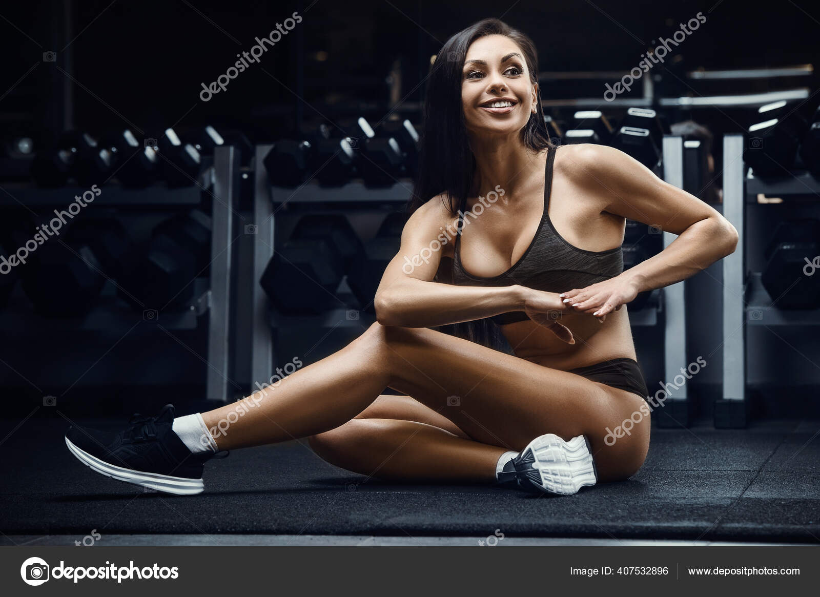 Fitness Goals. a Young Woman Working Out with a Chest Press at a Gym. Stock  Image - Image of beautiful, brunette: 276360761