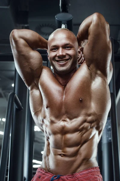 Bodybuilder Bello Forte Atletico Ruvido Uomo Pompaggio Addominali Muscoli Allenamento — Foto Stock