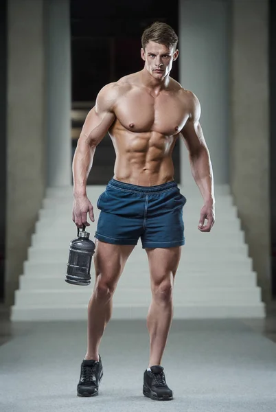 Bodybuilder Strong Athletic Rough Man Drinking Water Workout Workout Fitness — Stock Photo, Image