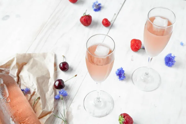 Glasses Pink Wine Rustic Board White Wooden Table Wine Tasting — Stock Photo, Image