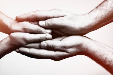 Bakım, hassasiyet, koruma kavramı. Erkek ve kadınlarda yakışıklı diğer her touch.