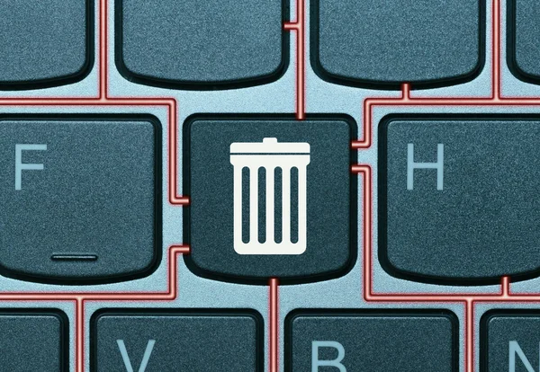 Key on a keyboard with trash can icon. Data deletion concept.