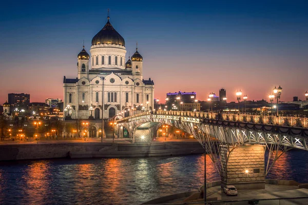 Москва Росія Вид Патріарший Міст Кафедральний Собор Христа Спасителя Вечірній — стокове фото