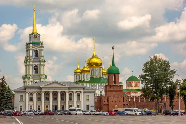 Uspensky Katedrali ve Tula Kremlin Kulesi. Rusya.